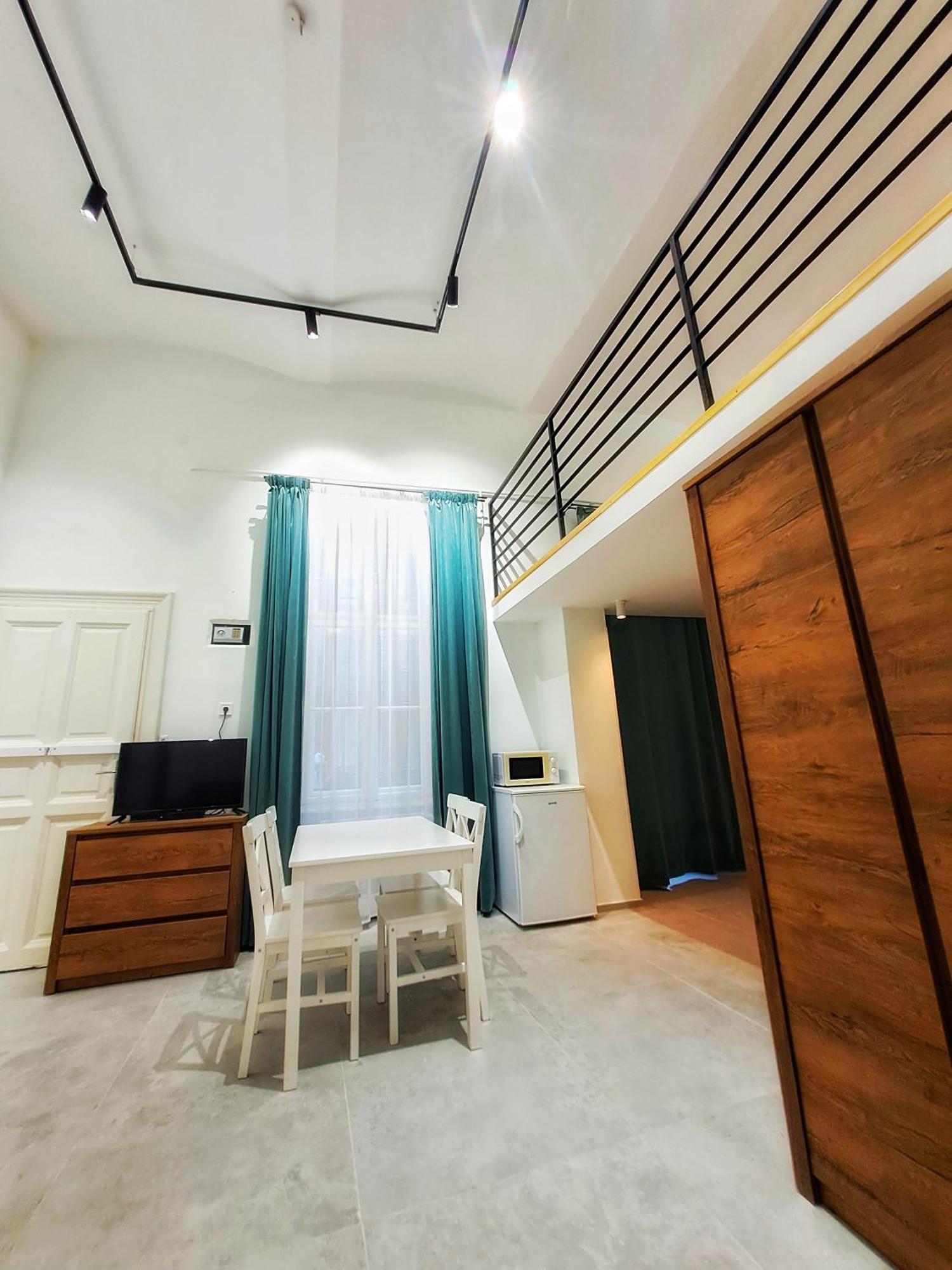 Masszi Apartman Budapeste Exterior foto